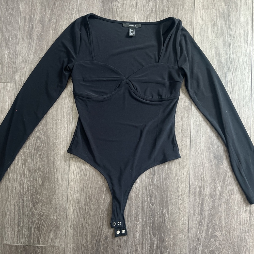 Forever 21 Black long sleeve thin material smooth bodysuit sz M